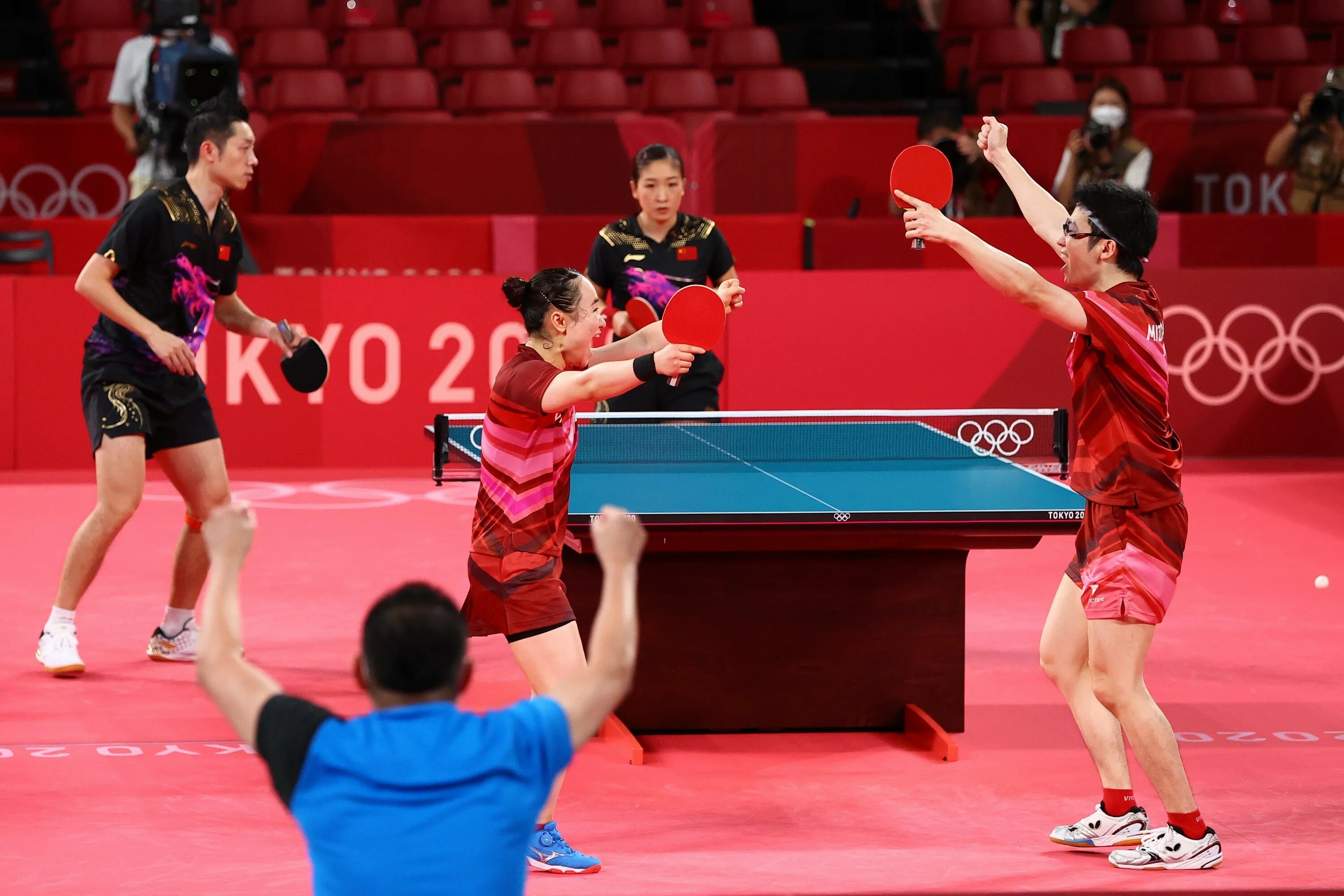 Лю Шивэнь настольный теннис. Table Tennis Tokyo 2020 Mima ito. Лю го Хун настольный теннис.