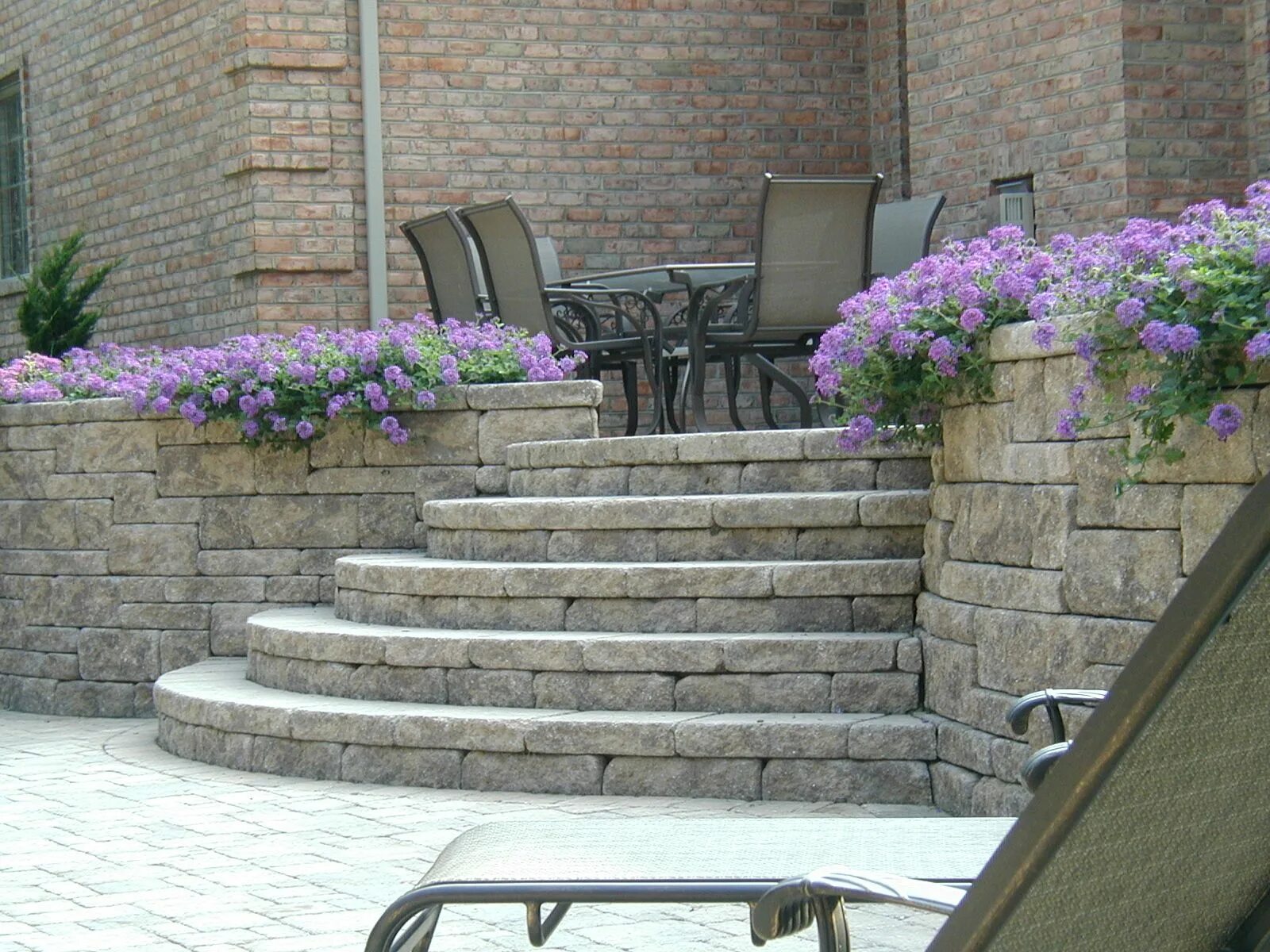 Block steps. Котовник фассена на подпорной стенке. котовник на подпорной стенке. лобелия на подпорной стенке. steps block.