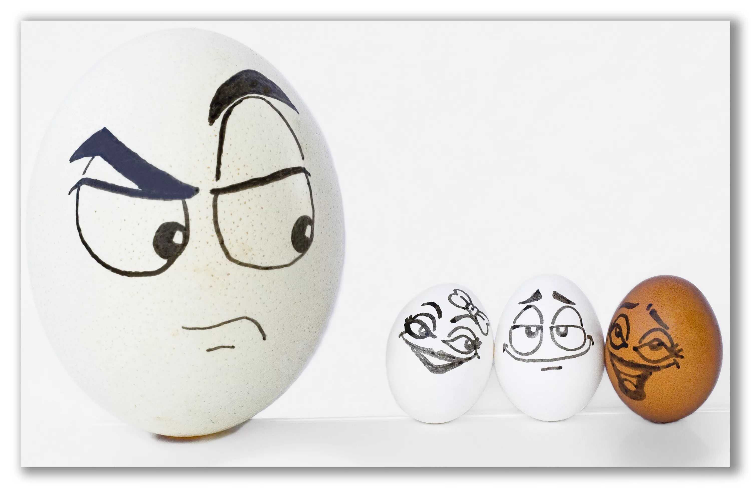 Яйцо рисунок. Смешные рожицы на пасхальных яйцах. Рожицы на яйцах к Пасхе. Яйца разрисованные маркером.