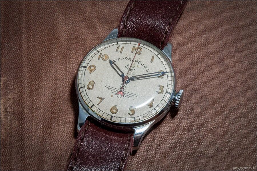 Omega speedmaster на луне. часы на луне омега. часы omega speedmaster the moon. часы астронавта. джанибеков часы космонавигатор.