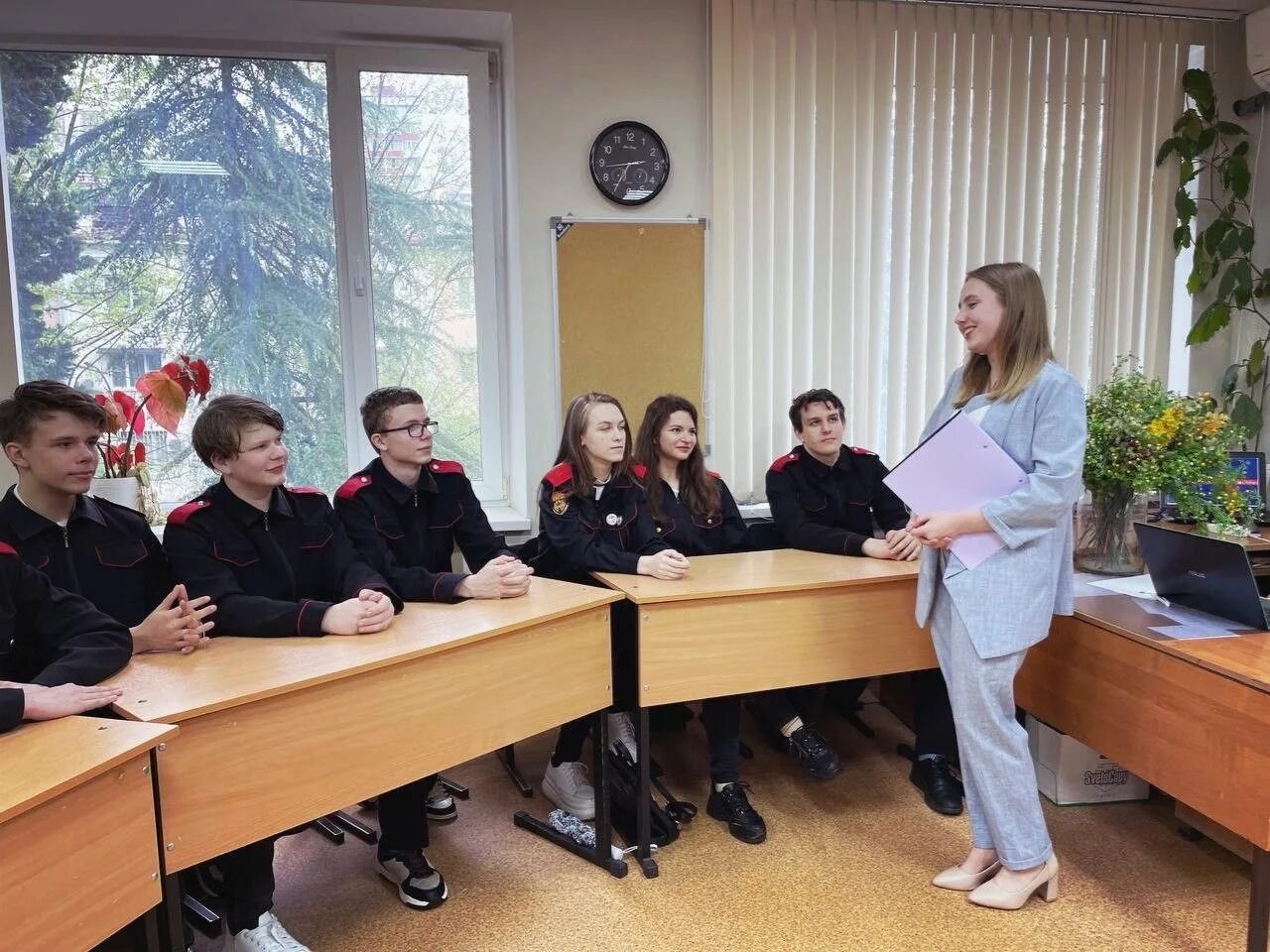 Дебаты в школе. Русские школы. Урок парламентаризма в школе. Школа 10 Сочи.