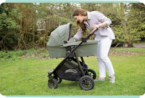 Joie Ramble XL Babywanne in Hellgrün auf einem Kinderwagen