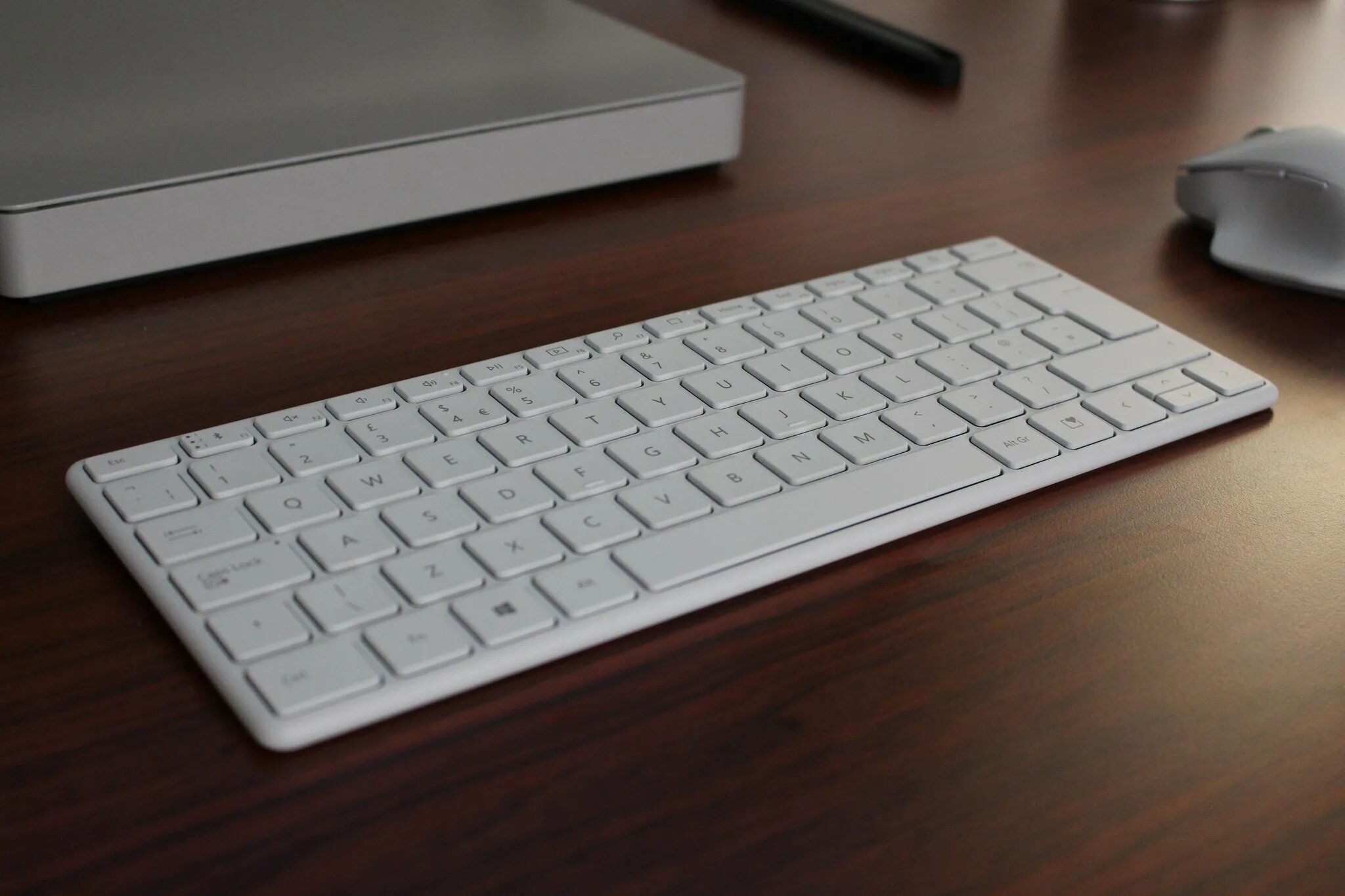 Клавиатура Microsoft Designer Compact Keyboard. Microsoft Bluetooth Designer Compact Keyboard. Беспроводная клавиатура Microsoft surface Keyboard. Microsoft Designer Keyboard Monza. Клавиатура компакт