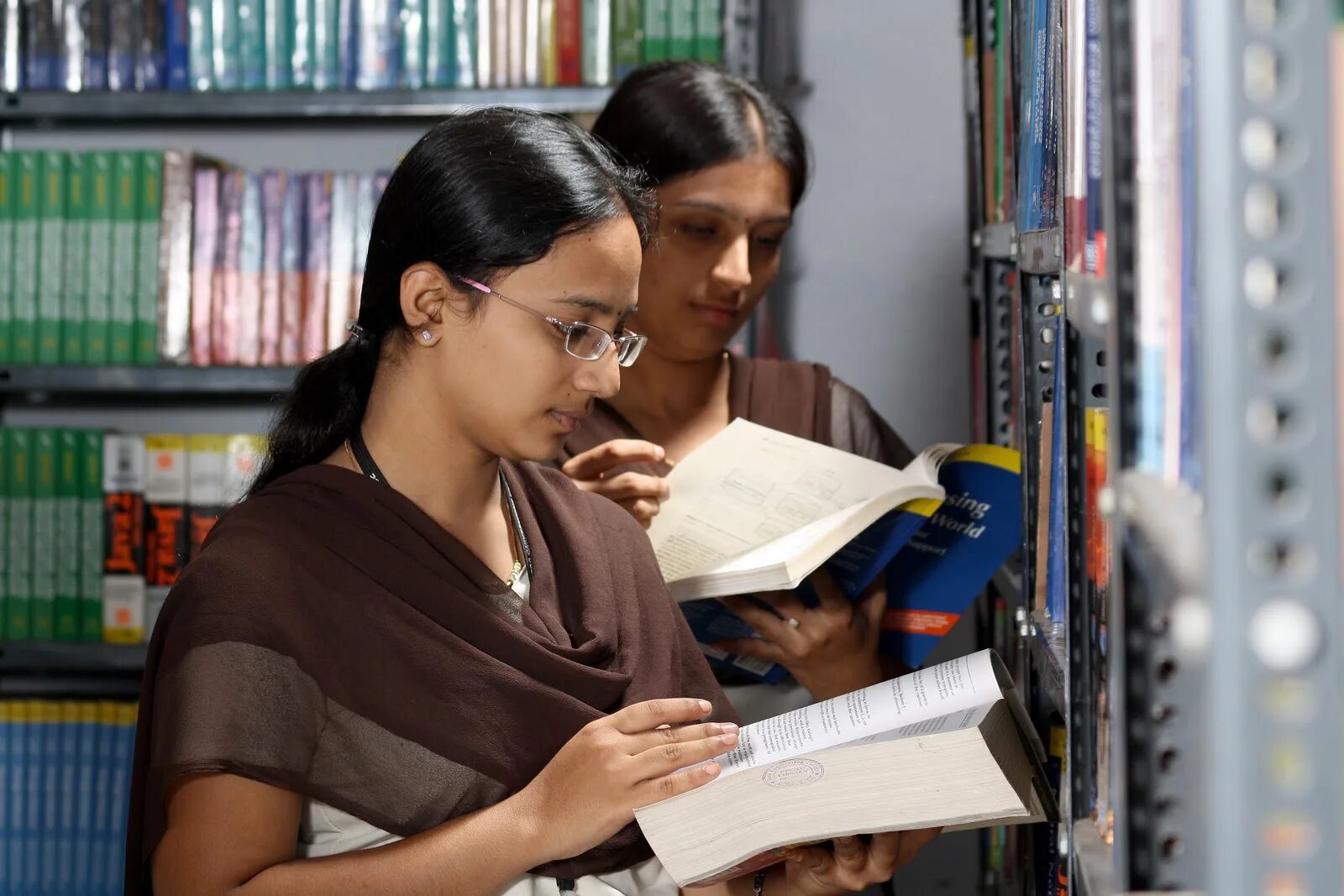 True guide. Indian student. Информация и знание фото. Indian girl in University. Indian girl in Library.