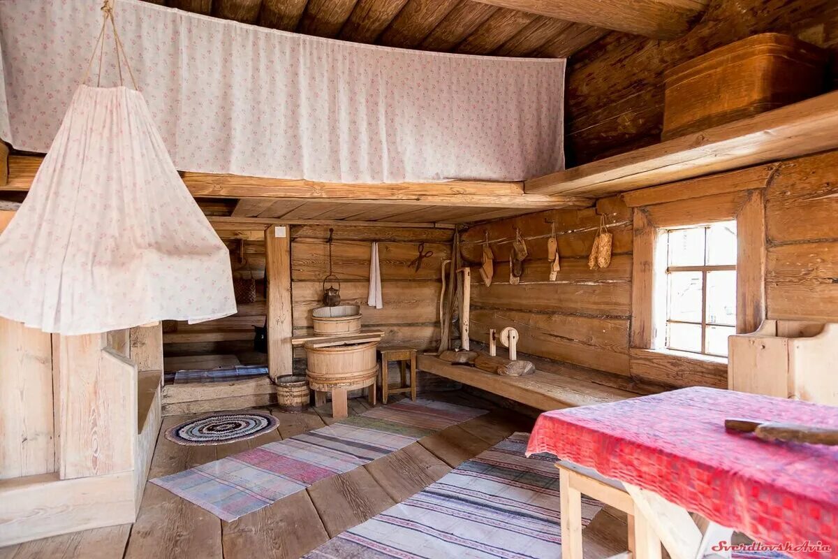 Музей изба русского быта черби. Быт 7 букв. Музей семенково экспозиция избы. Глиняная посуда древней руси братина. Самовар в избе.