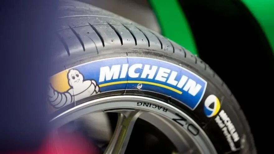 Michelin компания. Мишлен шины. Страны производители шин мишлен. Michelin шины логотип. Реклама шин мишлен.