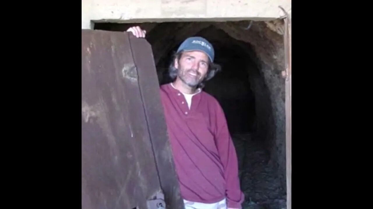 Октябрь 2014 загадочное исчезновение kenny veach. Kenny veach найден. Kenny veach найден. Kenny veach. Пещера м кенни вич.