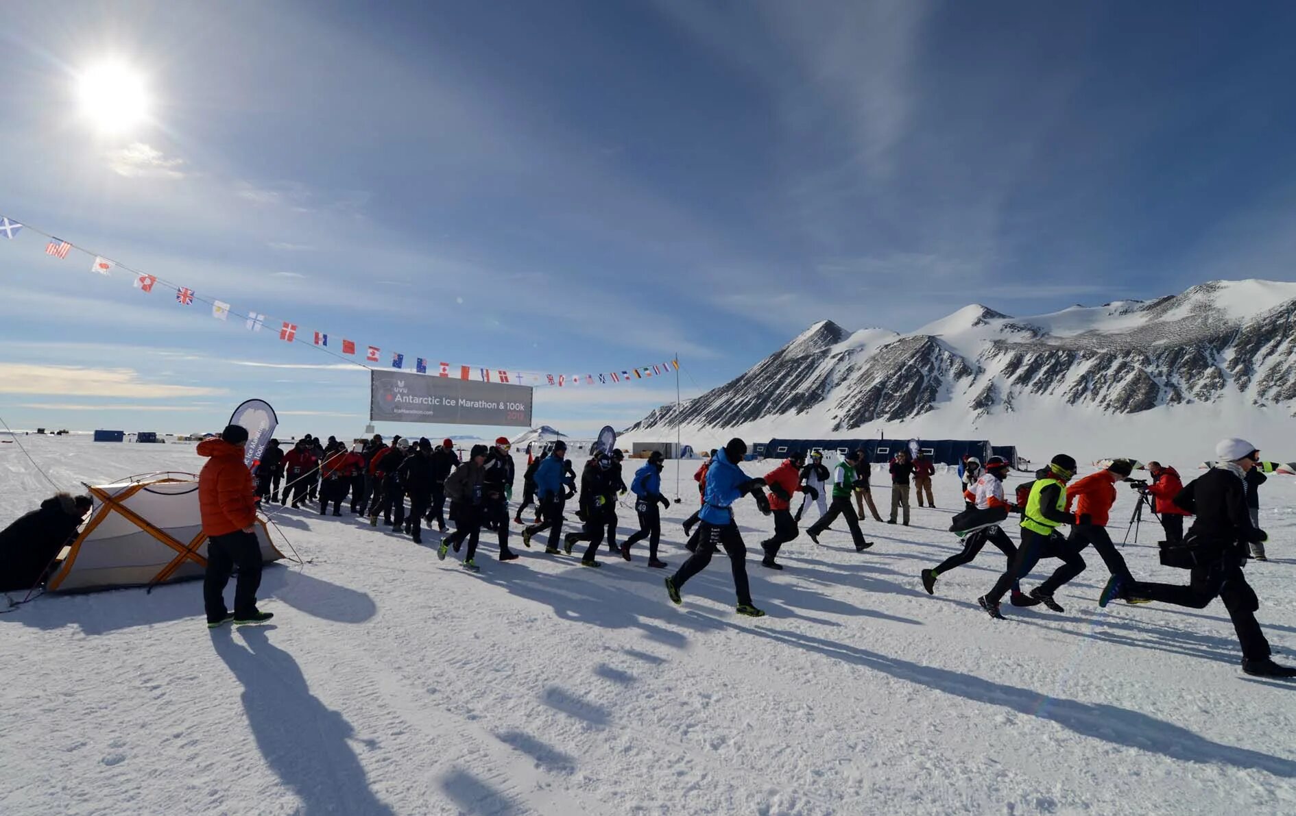 North travel. Antarctic Ice Marathon. Забег в Антарктиде. Антарктика спорт. Население Антарктиды.