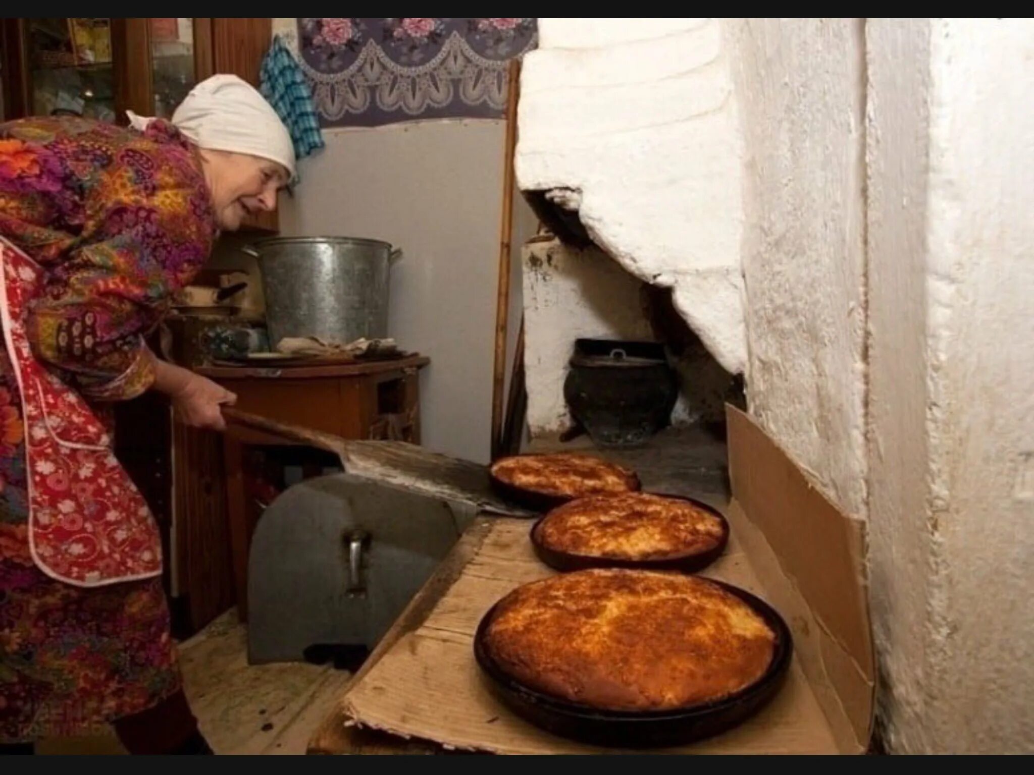Пироги в русской печке. Печь для выпечки хлеба. Жаркая печь печь пироги стеречь коз. Жаркая печь. Жаркая печь.