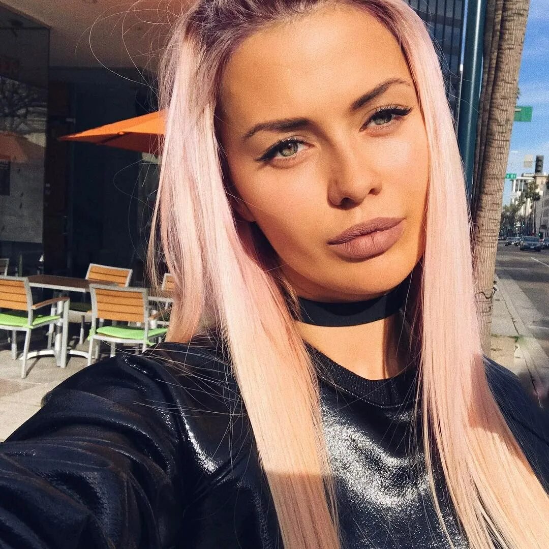 Самый популярный аккаунт в инстаграме. Популярный в инстаграме. Самые популярные инстаграм аккаунты. Инстаграм известный. Самый популярный аккаунт в инстаграме.