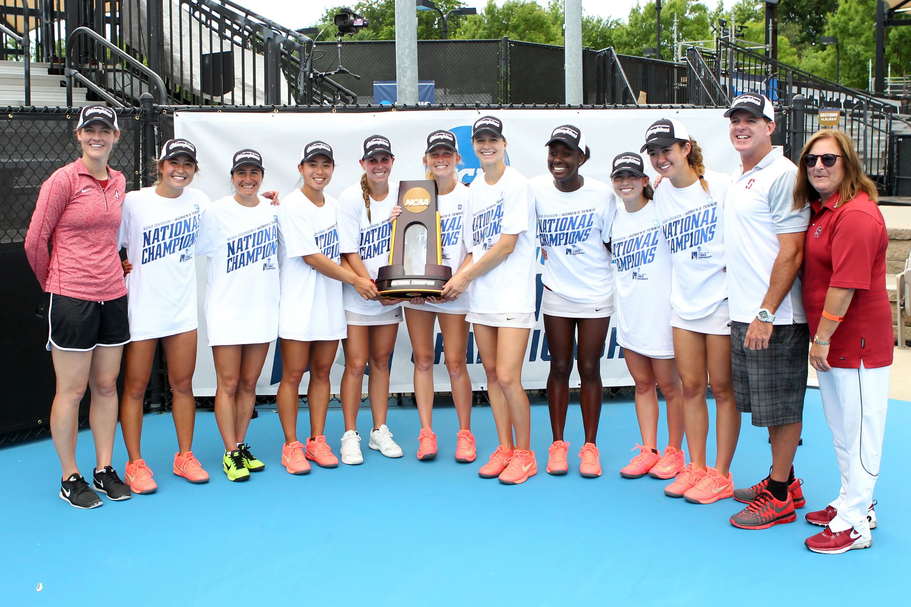 College tennis. Lewis Clark State College. Lewis and Clark College.