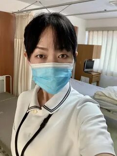 AV 專 業 人 妻 臨 演)１５ 年 拍 2500 片"不 脫 衣".女 優 演 技 靠 她 指 導. 