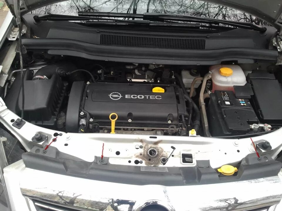 Опель Зафира 1.8 под капотом. Опель Зафира моторный отсек. Опель Зафира б под капотом. Opel Astra h 2007 под капотом.