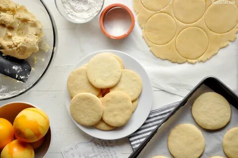 easy holiday sugar cookies - Rachel Hollis.