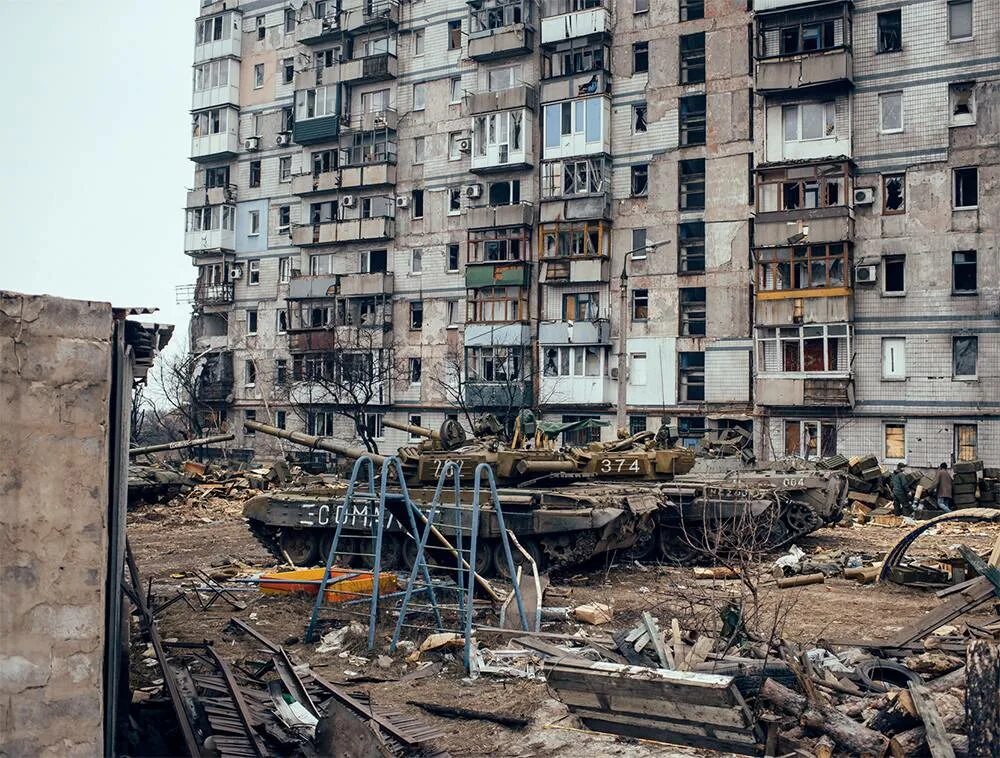 В каком году был донбасс. Разрушенный донецк 2014. донбасс и луганск разрушенные города в 2014.