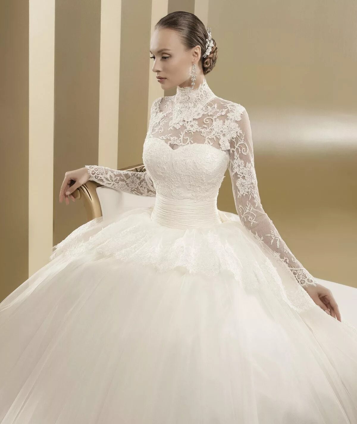 свадебное платье с кружевом. свадебные платья пышные. изысканные свадебные платья. закрытое свадебное. закрытое свадебное платье.