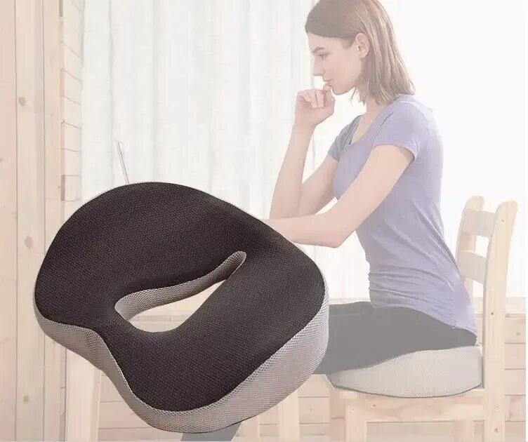 Подушка на сиденье seat cushion. Ортопедическая подушка на стул. Сидушка анатомическая. Подушка для мебели xenon sitz. Подушка для копчика.
