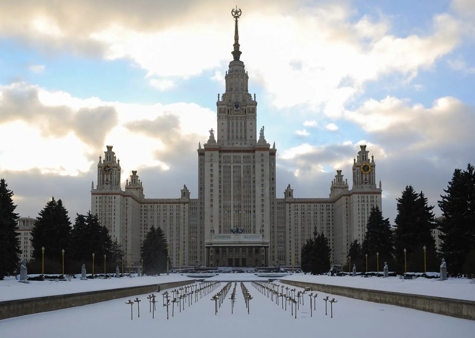 Руководитель мгу. МГУ 24 Москва. Москва МГУ правительства Москвы. МГУ 25 января. Московский университет 25 января.