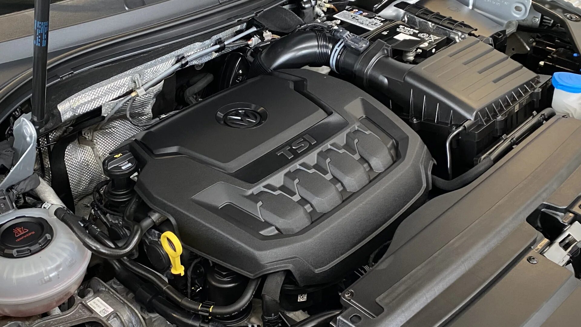 Тигуан какие двигатели. Tiguan 2.0 tsi мотор. двигатель vw tiguan tsi 2.0. фольксваген тигуан 2.0 tsi 220 л.с мотор. мотор тигуан 2.0 180 л.с.