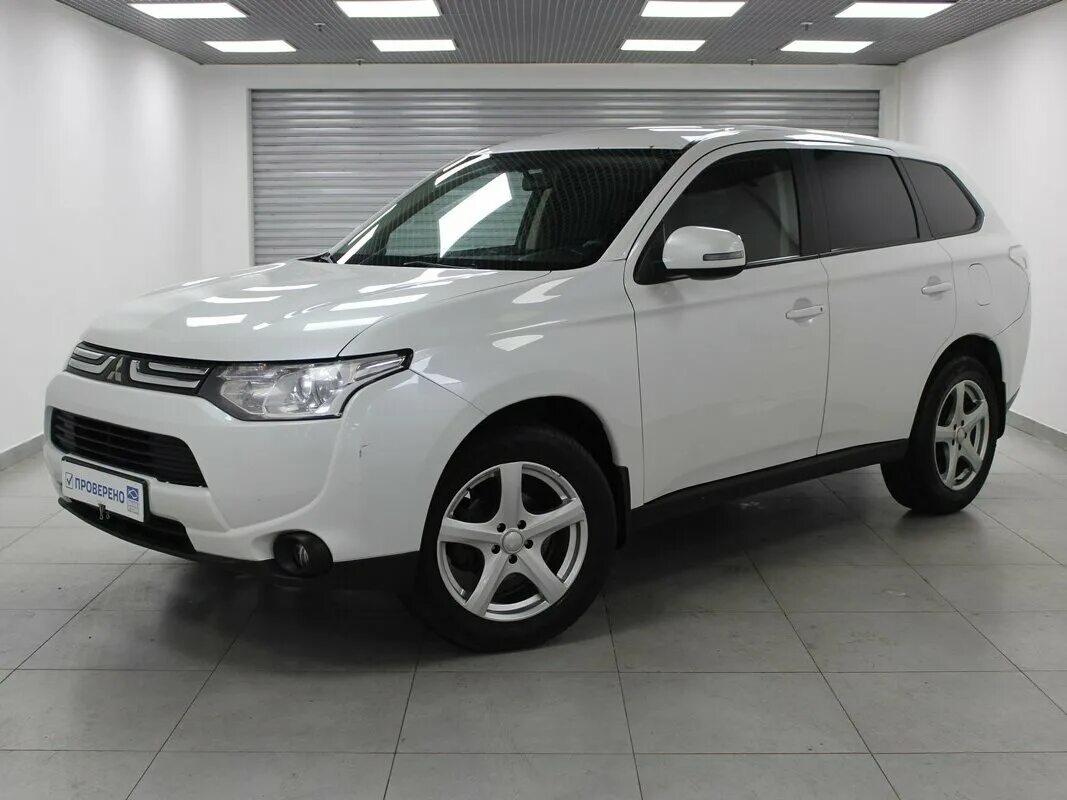 Аутлендер купить нижний новгород. Mitsubishi Outlander 2013. Toyota Outlander 2013. Митсубиши Outlander 2013. Mitsubishi Outlander 2013 года.