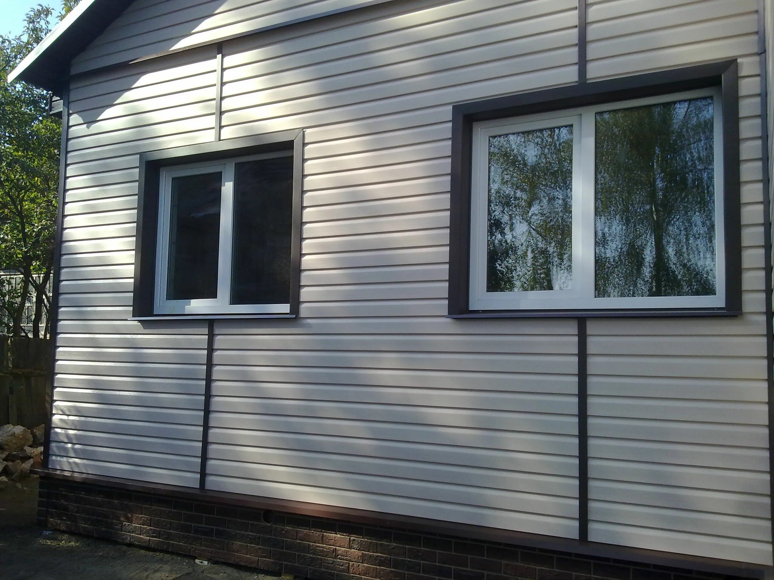 отделка фасада сайдингом. отделка металлическим сайдингом. фибросайдинг james hardie. отделка домов пластиковым сайдингом. обшивка дома.