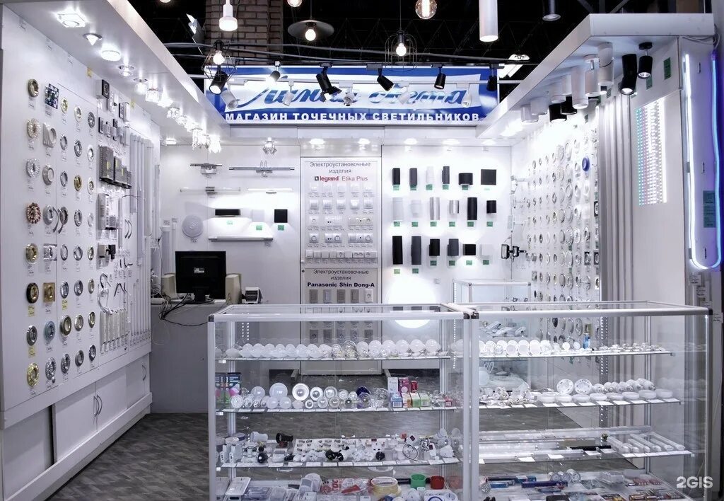 световой магазин. магазин светильников и люстр. магазин люстр. магазин светильников и люстр. розничные магазины люстр.