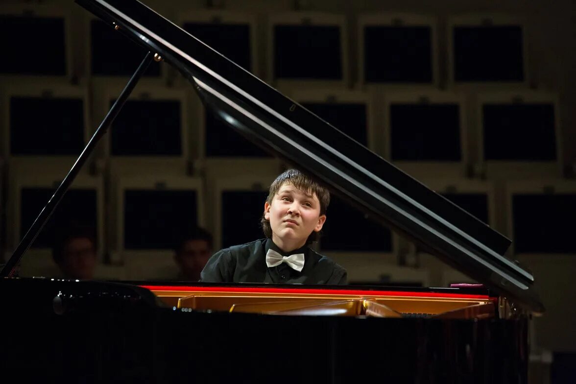 Стреляйте в пианиста 2018. Пианист 2018. Индийский фильм про пианиста. Стреляйте в пианиста индийский фильм 2018 постер. Денис мацуев прокофьев концерт 2.