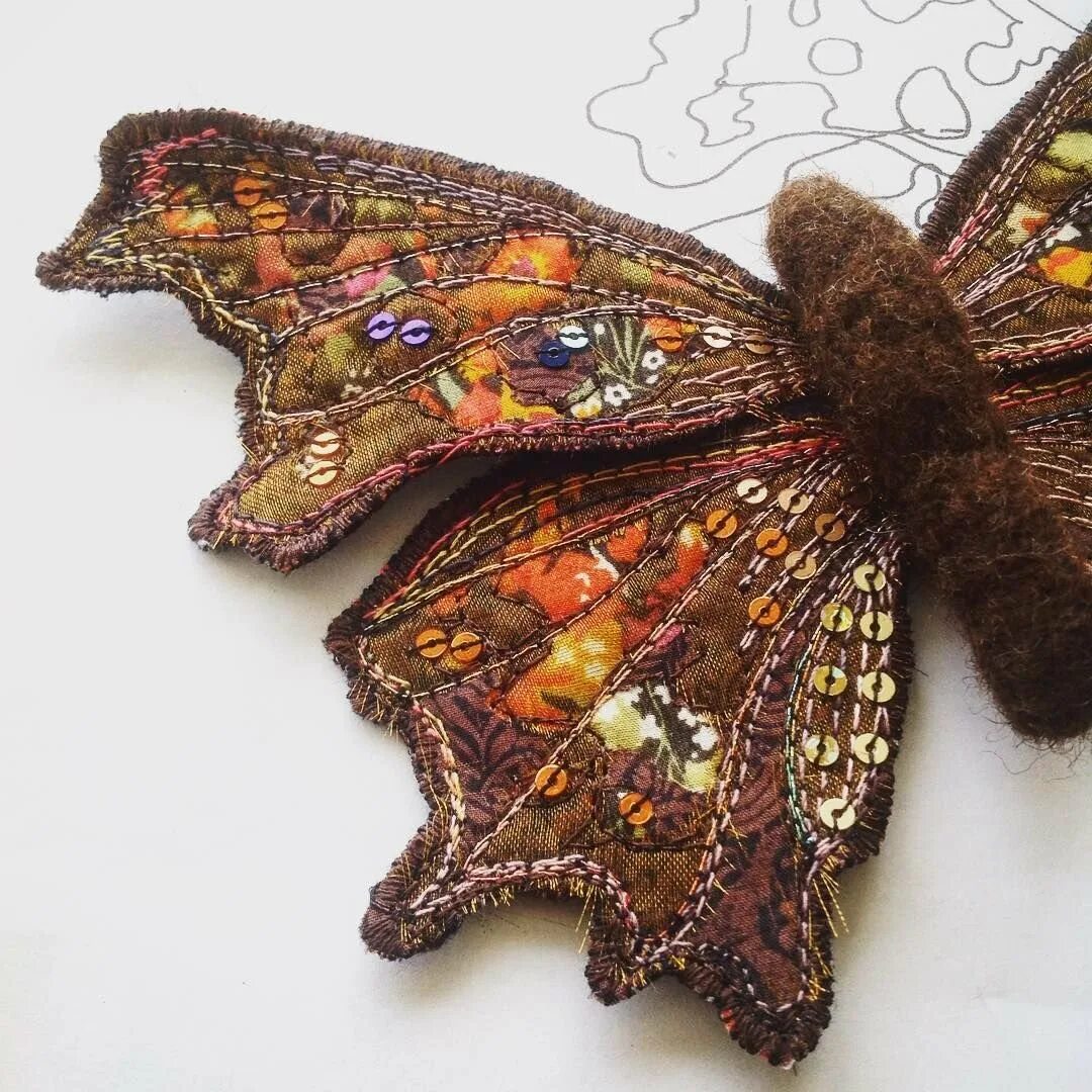 поделка бабочка из ткани. бабочка из ткани. бабочки из ткани для декора. как сделать бабочку из ткани. как сделать бабочку из ткани.