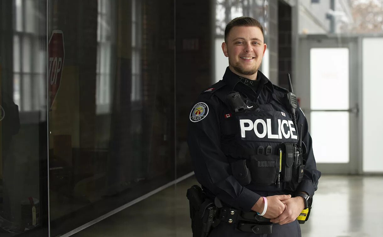 Полиция Канады. Форма полиции Канады. Канадский полицейский. Форма канадских полицейских. Reporting officer