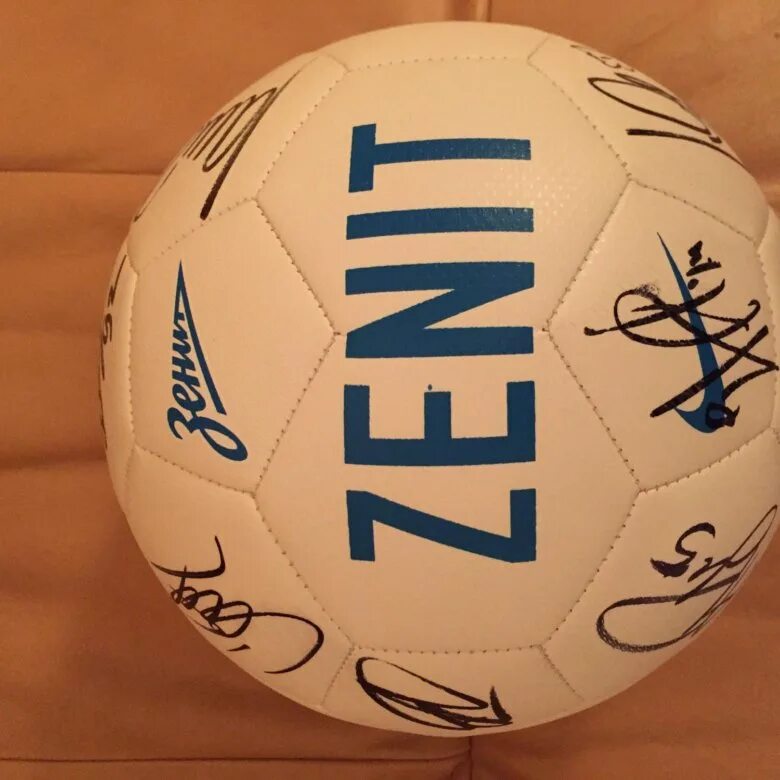 Футбольный мяч с автографом. Мяч с автографами сборной россии. Мяч с автографами. Мяч с автографами динамо. Мяч с автографами.