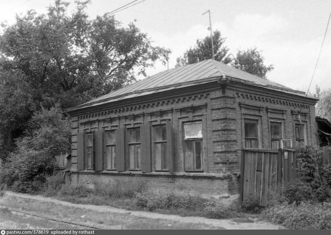 Островского улица нижний. Островского 8/20 Рязань. Дом на улице Островского. Домик Островского на улице Островского. Улица Островская дом 21 Крестцы.