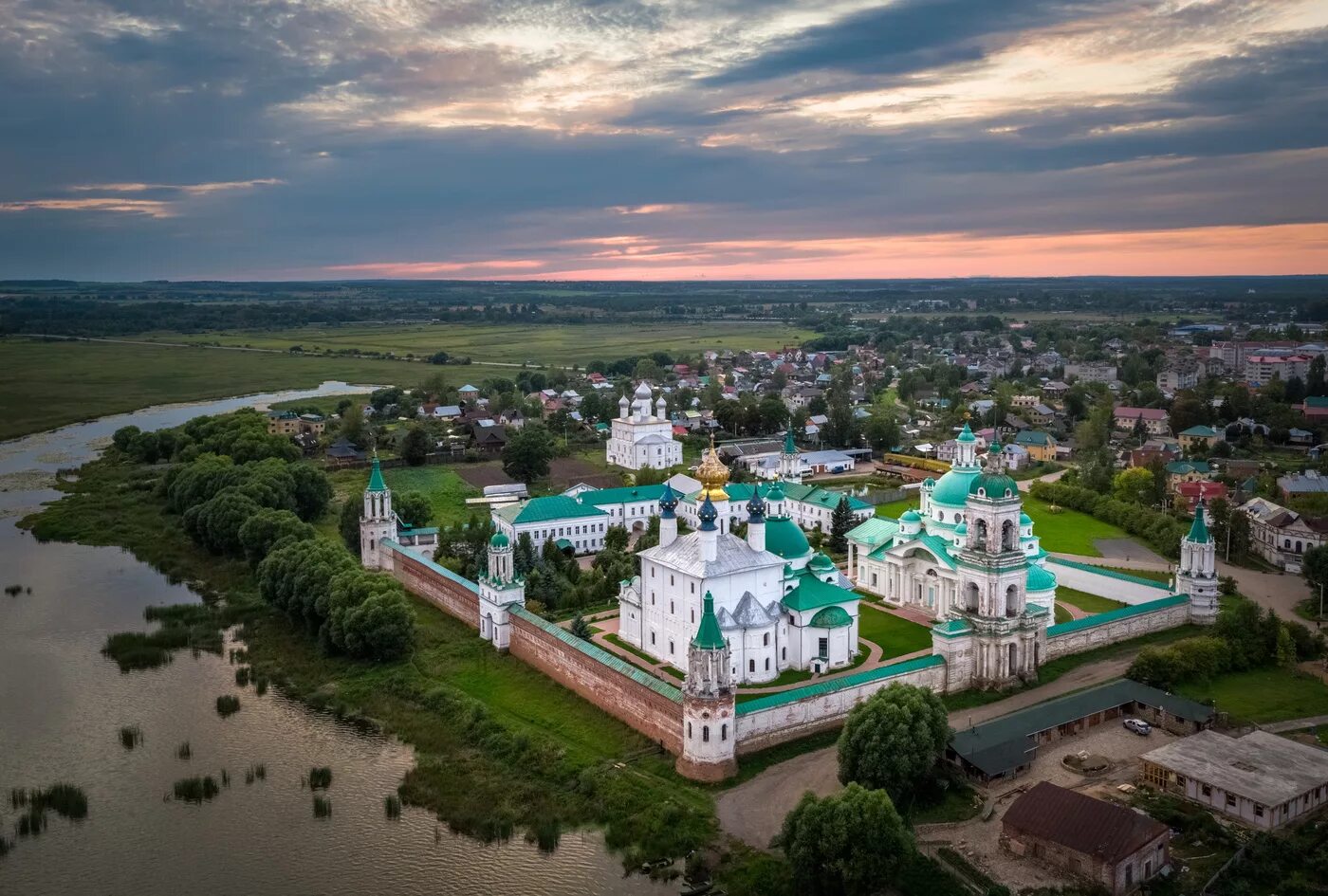 Спасо яковлевский монастырь. Спасо-яковлевский димитриев монастырь ростов великий. яковлевский монастырь в ростове великом. ростов великий монастырь мужской.