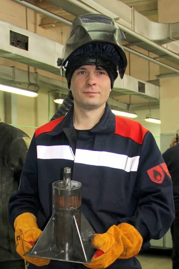 сварщики роснефть. сварщик металлоконструкций. роснефть рабочие. электросварщик. работник роснефти сварщик.