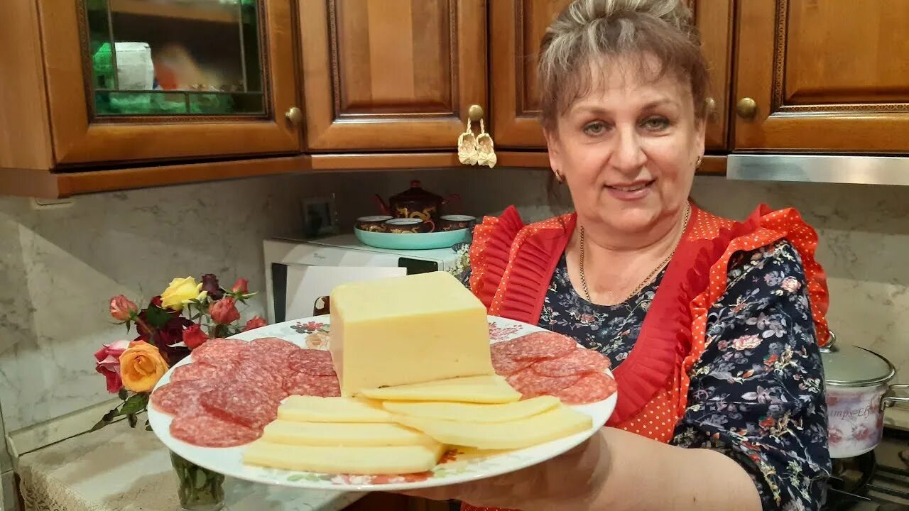 На кухне у любани блины. Пожарить что нибудь вкусное. Любаня готовит. На кухне у любани салаты. У любани на кухне дзен.