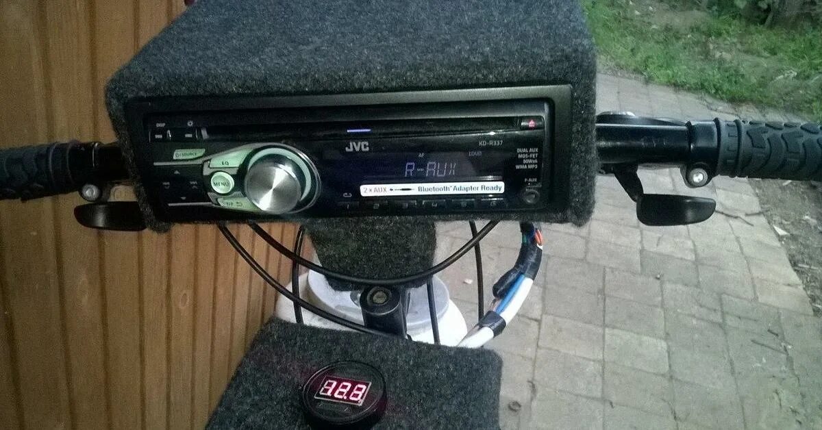 Велики саб. Короб для велосипеда. Bmx скоростные bmx. Колонки на велик. Велосипед с музыкой.