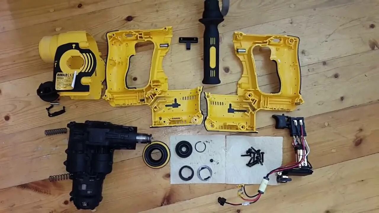 Dch перфоратор. Перфоратор dewalt dch172n. аккумуляторный перфоратор dewalt dch253n. перфоратор dewalt dch 253. перфоратор деволт d25413k.