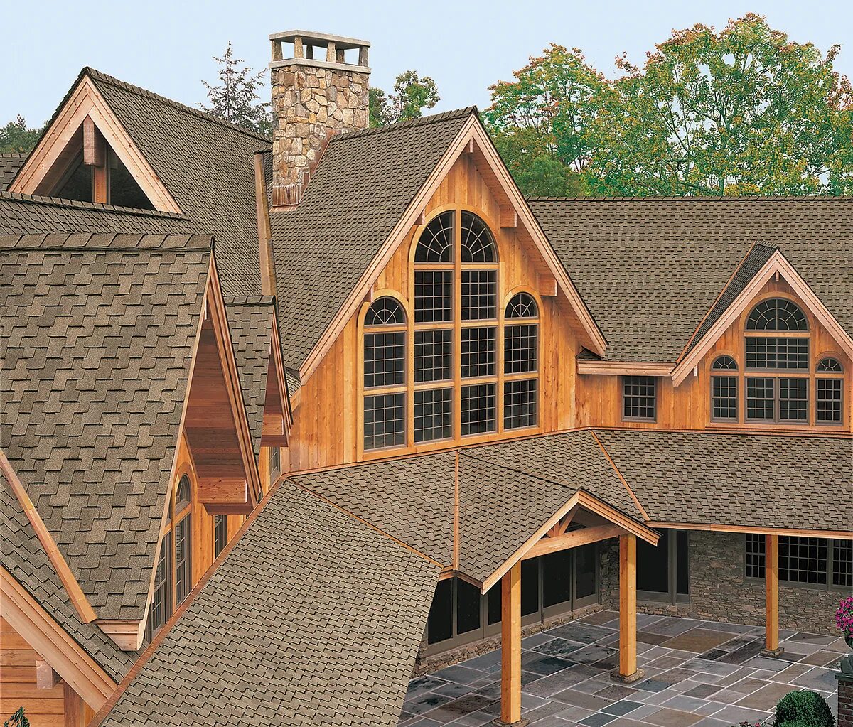 Крыша бывает. Гибкая битумная черепица GAF Grand Sequoia. Сложная крыша. Красивые сложные крыши. Дом со сложной крышей.