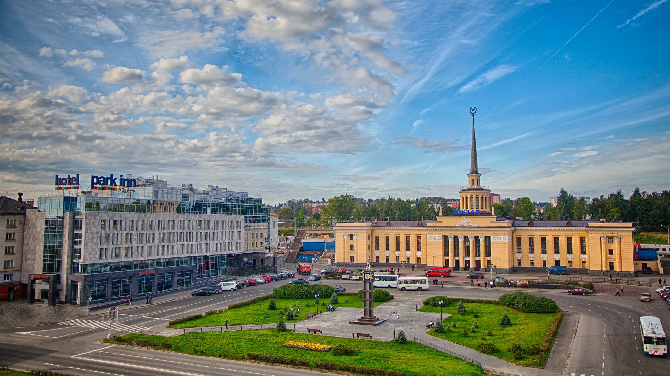 Петрозаводск сайт города. Столица Карелии Петрозаводск. Петрозаводск центр города. Петрозаводск площадь у вокзала. Петрозаводск Petroskoi.