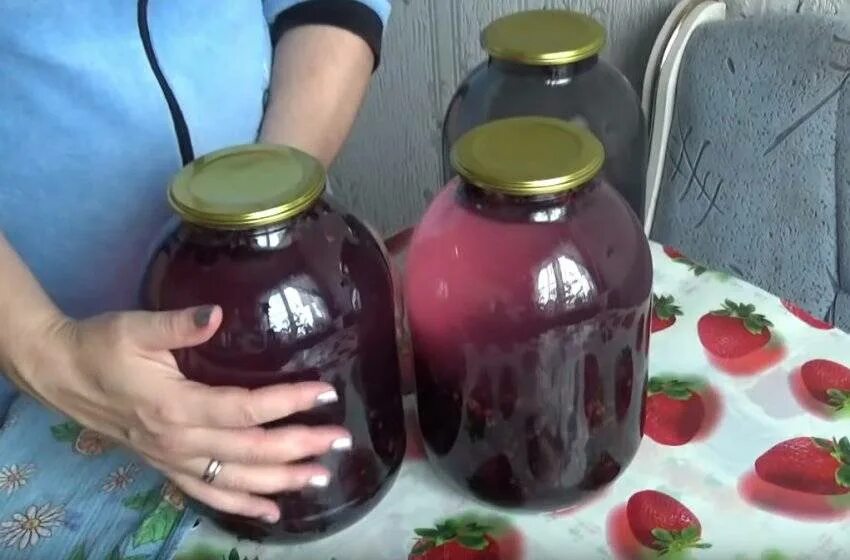 Смородиной компот на зиму 3 литровую. Компот из смородины. крыжовник компот. компот из красного крыжовника.