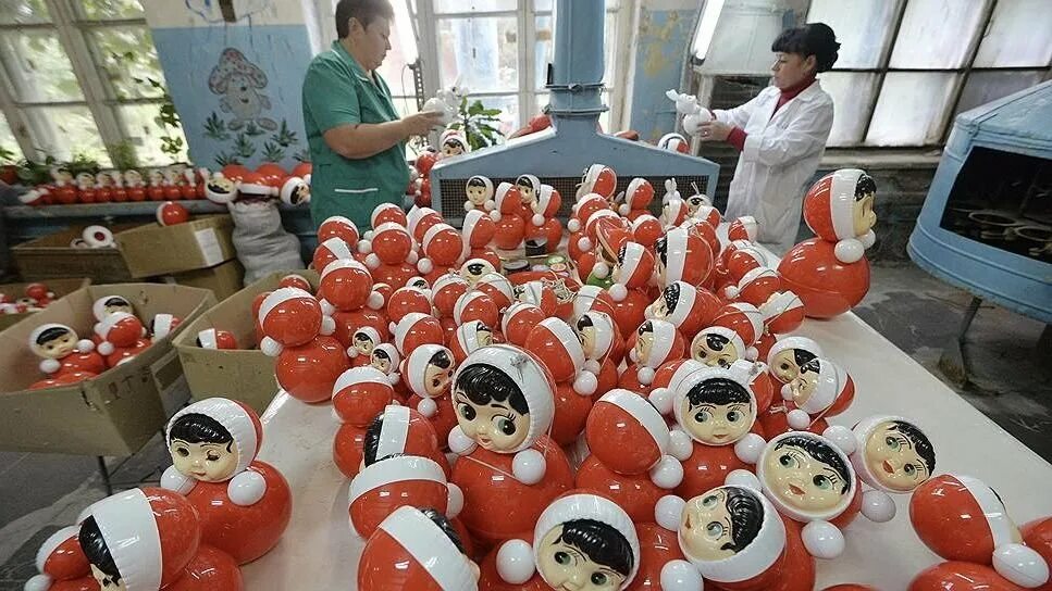 Богородская игрушка экскурсия на фабрику. Фабрика игрушек в китае. Фабрика игрушек в китае. Кукла оберег желанница. Интересные шитые игрушки.