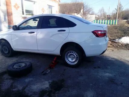 Штампованные диски на весту