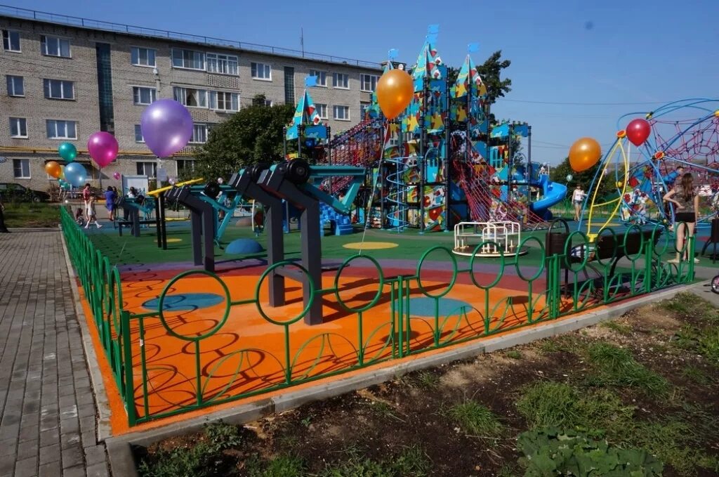 Детская новый городок. Детская новый городок. Детский городок водяновой чернушка. Детский городок железногорск курская область. Для садика на площадку.