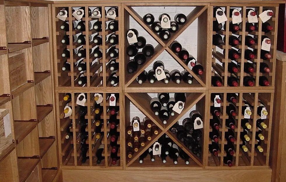 Как хранить открытую бутылку вина. Винный шкаф oak wine cabinet 100gd-1. бутылочница для вина 450х700. стеллаж винный. винный стеллаж из дерева.