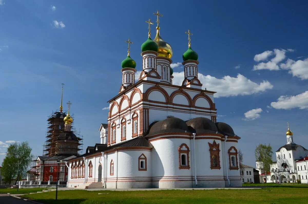 Ростов Великий Переславль Залесский. Переславль-Залесский золотое кольцо. Золотое кольцо России Переславль и Ростов Великий. Церковь в Переславле Залесском.