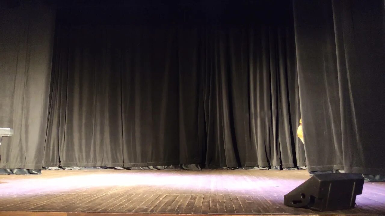 Культурный центр тушино. Культурный центр салют тушино. культурный центр салют зал. кц салют сцена.