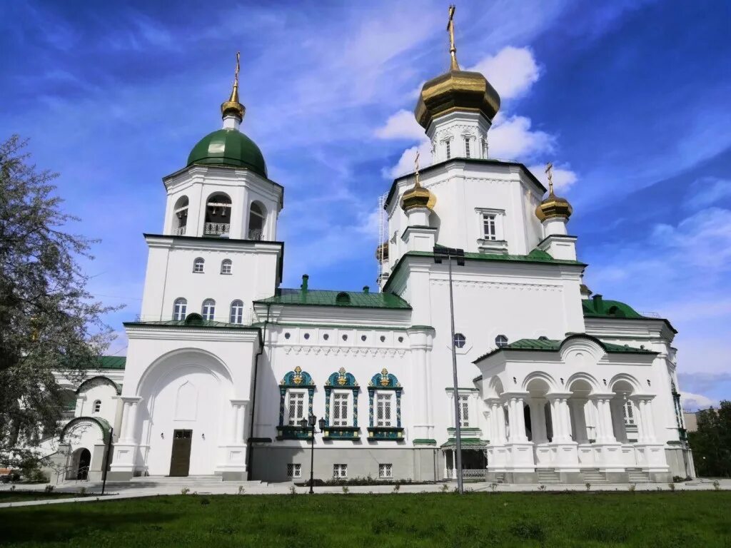 Город алексия. Собор Благовещения Пресвятой Богородицы Тюмень. Кафедральный собор Благовещения Пресвятой Богородицы Арсеньев. Храм Благовещения Пресвятой Богородицы г. Туапсе. Собор в Тюмени с золотыми куп