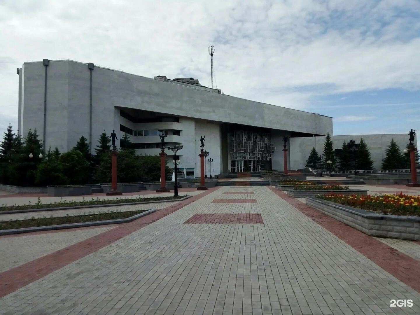 Биробиджан здания. Филармония биробиджан. театральная площадь биробиджан. областная филармония биробиджан. биробиджан театр.