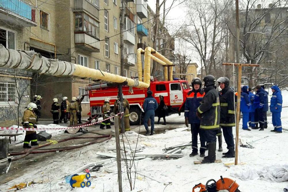 Взрыв газа в Саратове. Взрыв дома в Саратове. Взрыв в Саратове сегодня. Взрывы в саратове сейчас