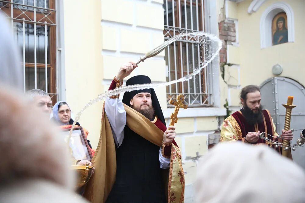 Храм Воскресения Словущего Ваганьково. Храм Андрея Первозванного на Ваганьковском кладбище. Храм Воскресения Словущего на Ваганьковском кладбище духовенство.