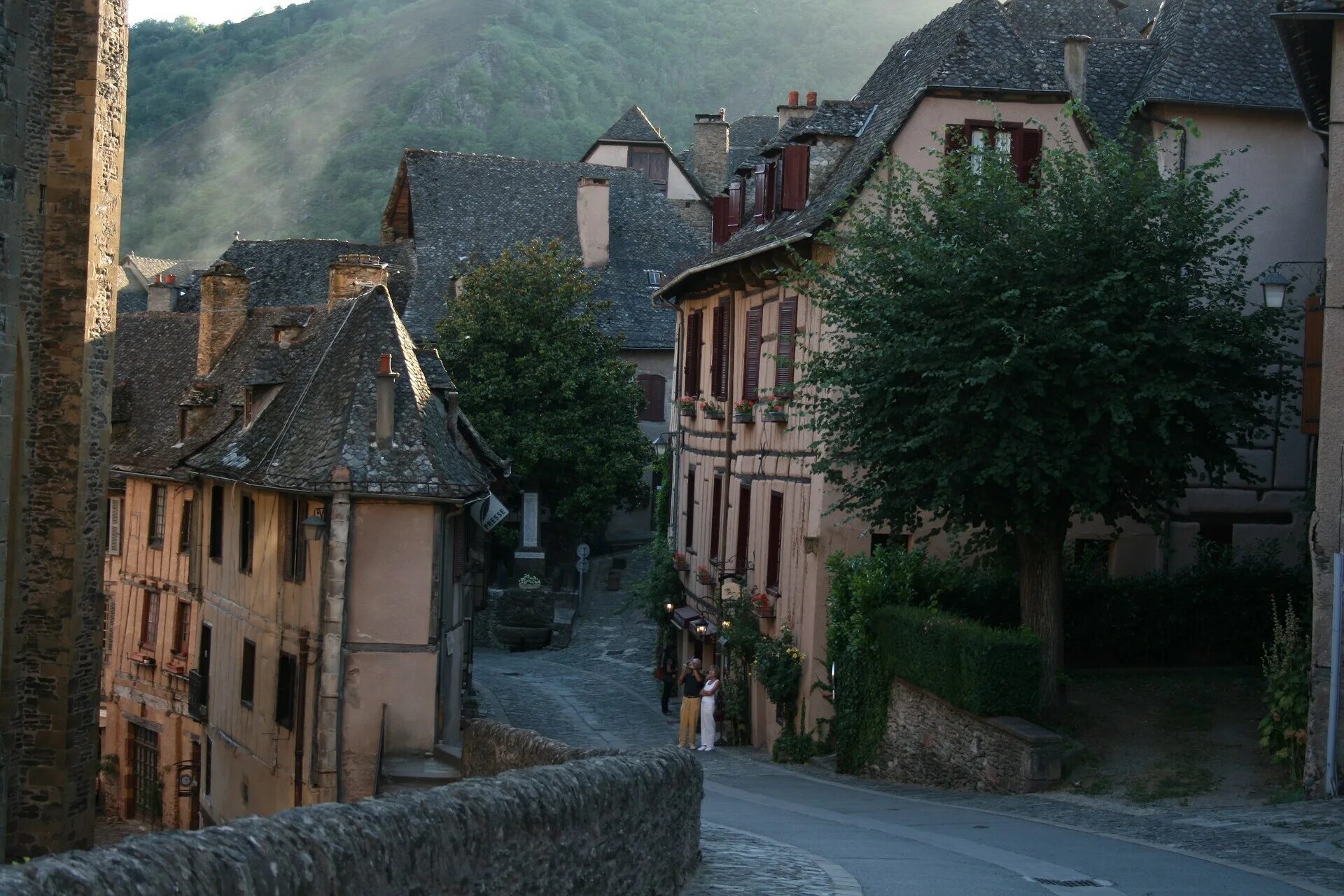 Medieval village. МЕДИВЕЛ Таун Франция. Сайньон деревня Франция. Деревня средневековье Франция. Европейская деревня средних веков.